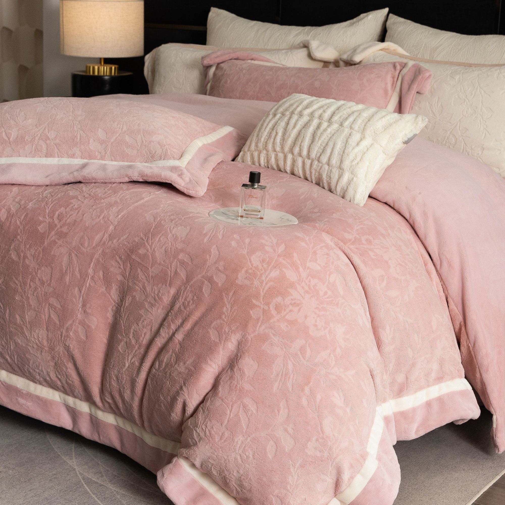 ROWHOLLY 高克重牛奶绒加绒被保暖四件套雕花加厚款被套床上用品