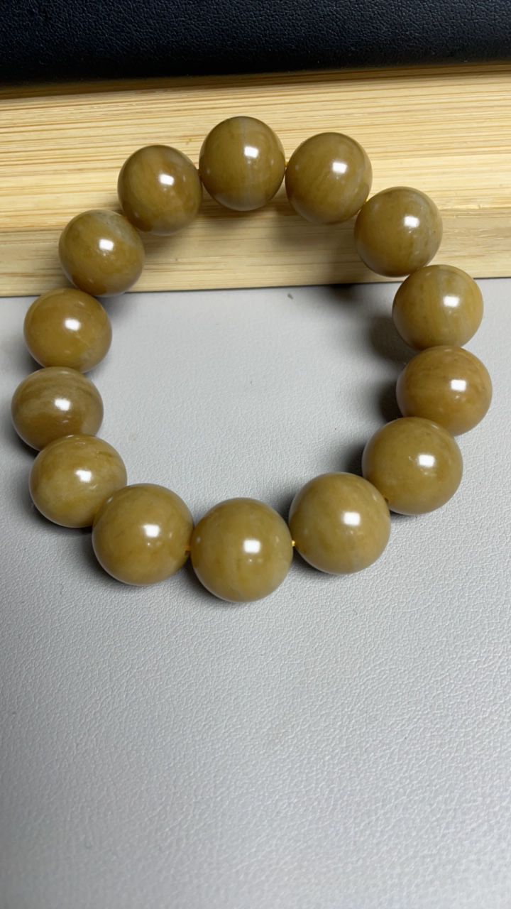 新疆和田玉切末手串。巧克力糖，卡十六号