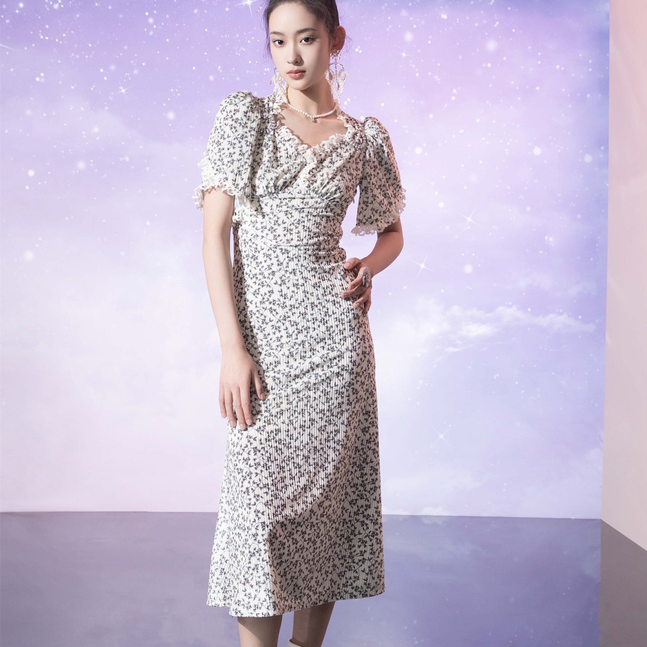 22秋季时尚轻奢优雅连衣裙1122230277￥1899