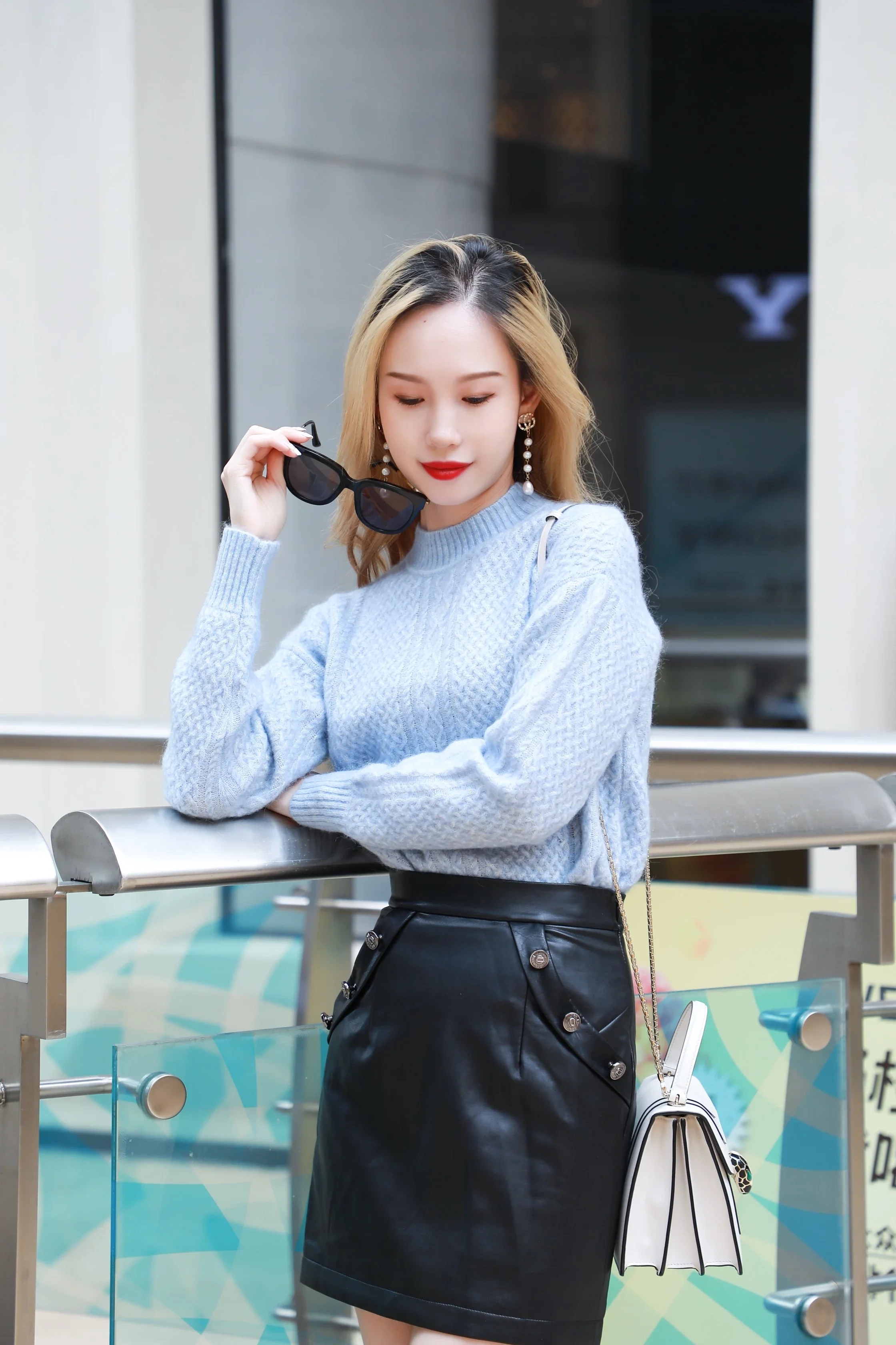 21冬款套头毛织上衣1042140343￥1099