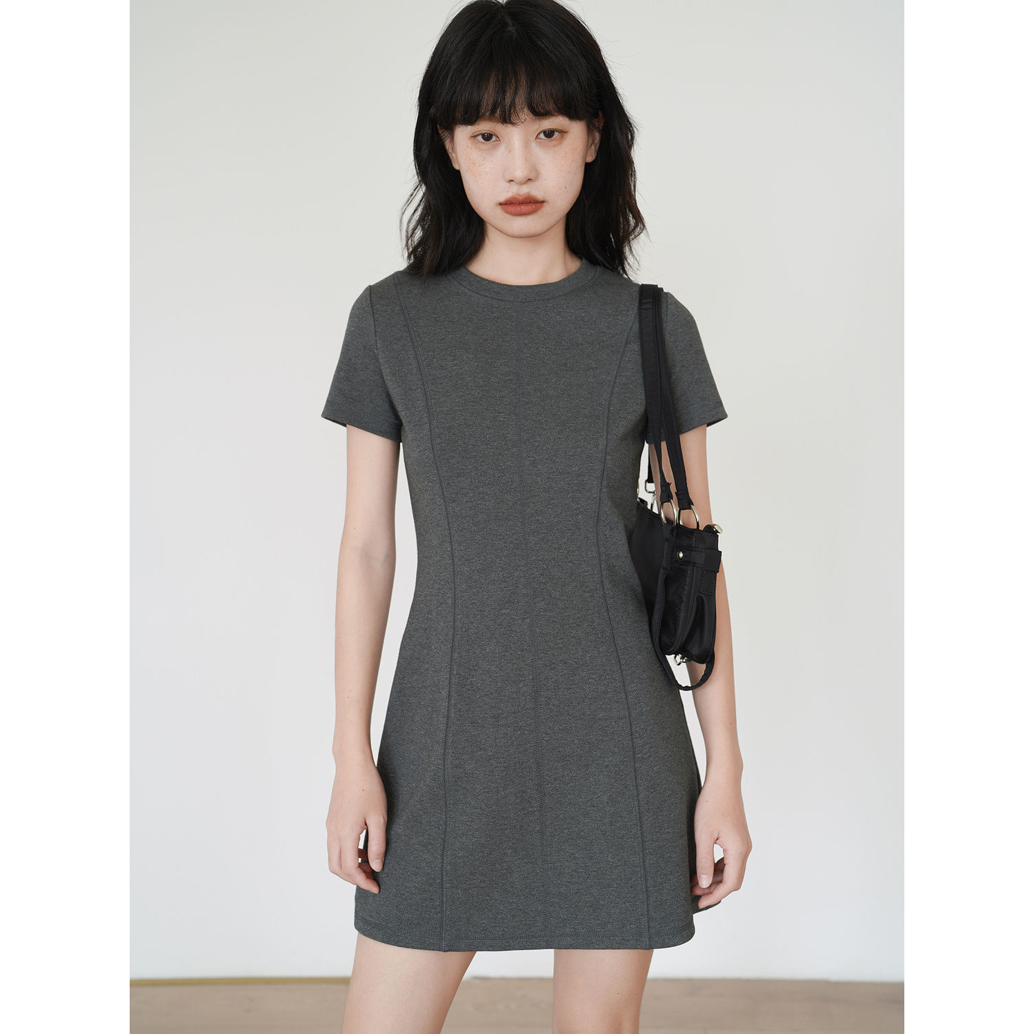 法式设计感明线装饰灰色连衣裙女2024夏季新款洋气修身显瘦中长裙