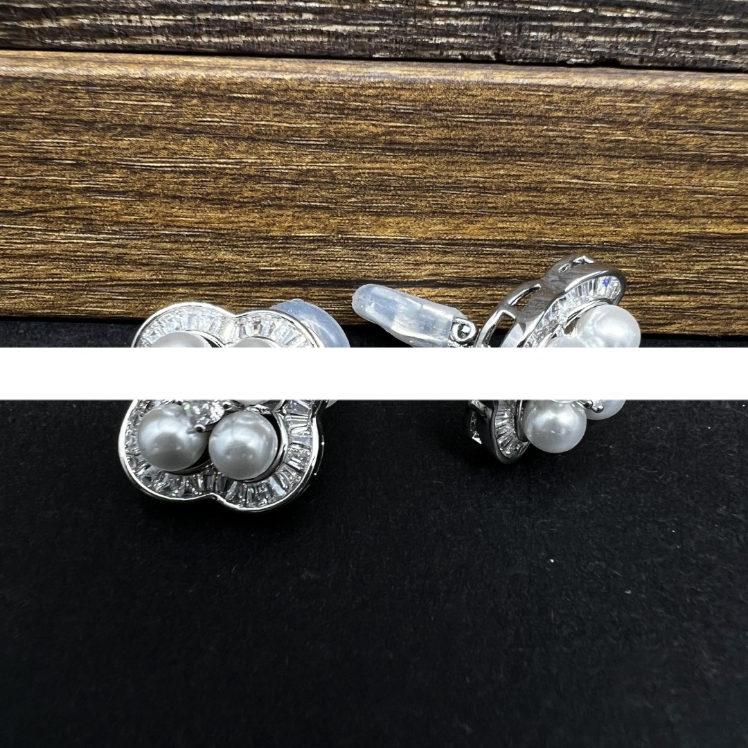 1524四叶草白色珠珠耳夹TD01524AA60