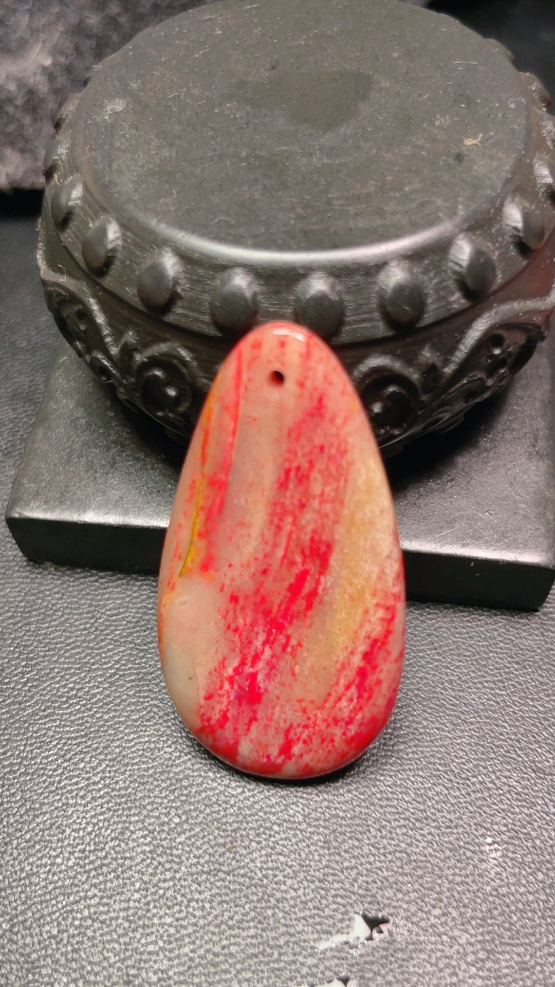 昌化鸡血石随型玉石挂件