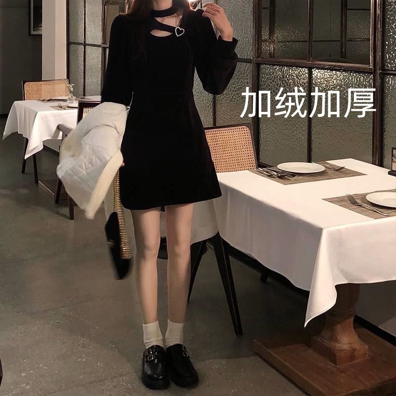 禁忌少女春季新款黑色连衣裙女短款设计感收腰修身显瘦气质小黑裙