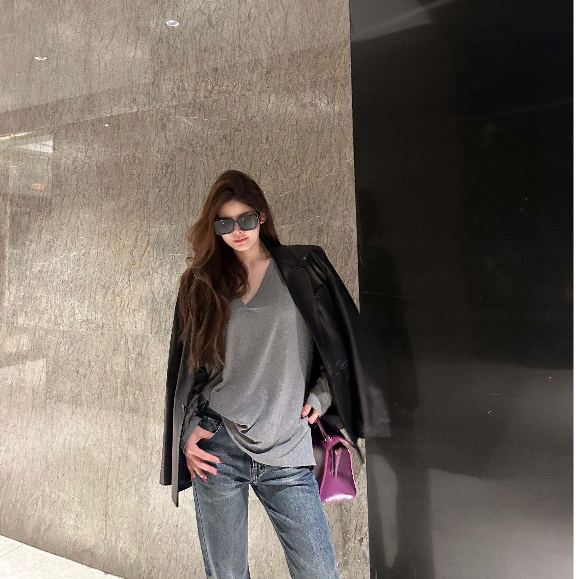 主播推荐-小众设计师款v领洒脱松弛感宽松长袖打底衫