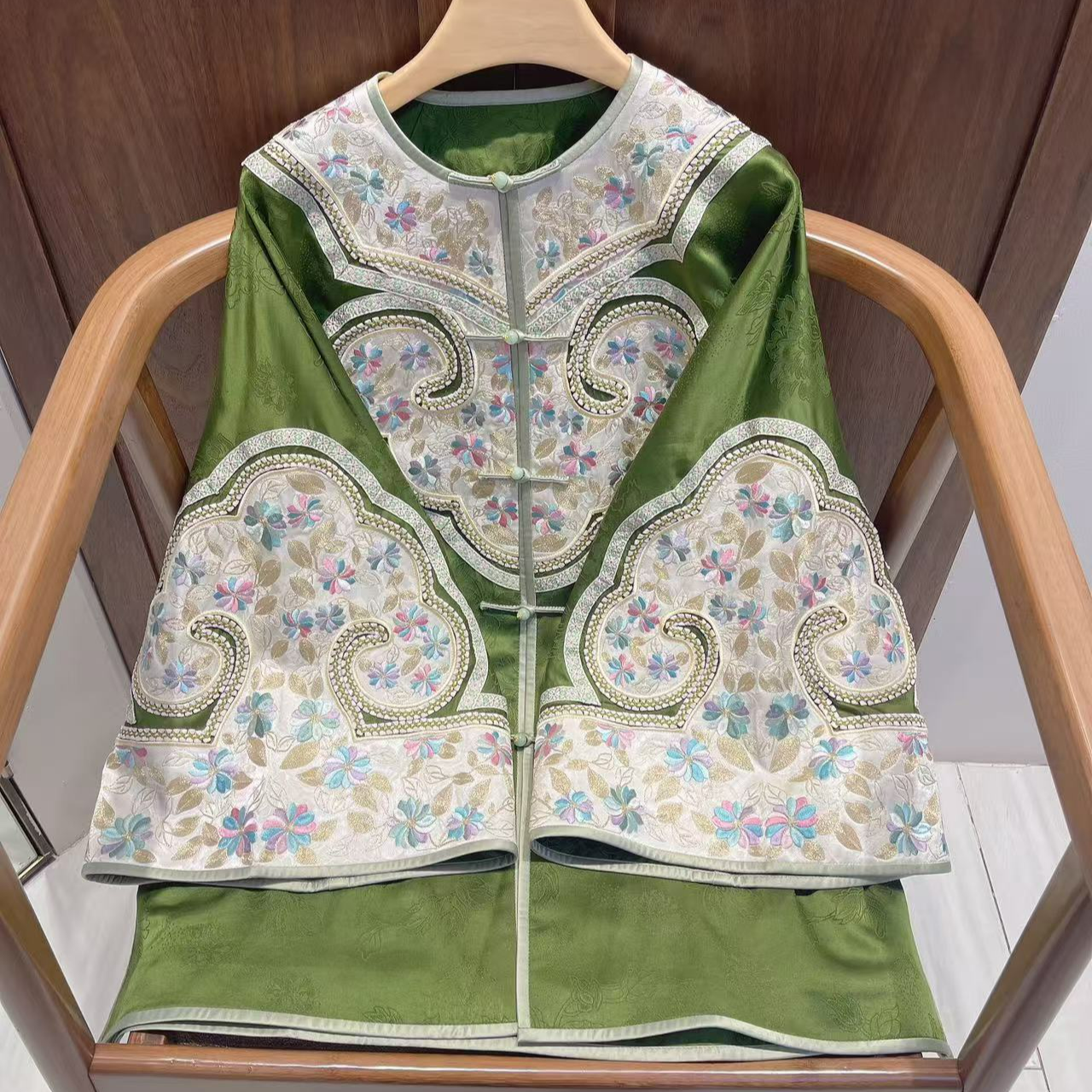 【十三郎】新中式高端重工真丝桑蚕丝如意刺绣盘扣上衣242194