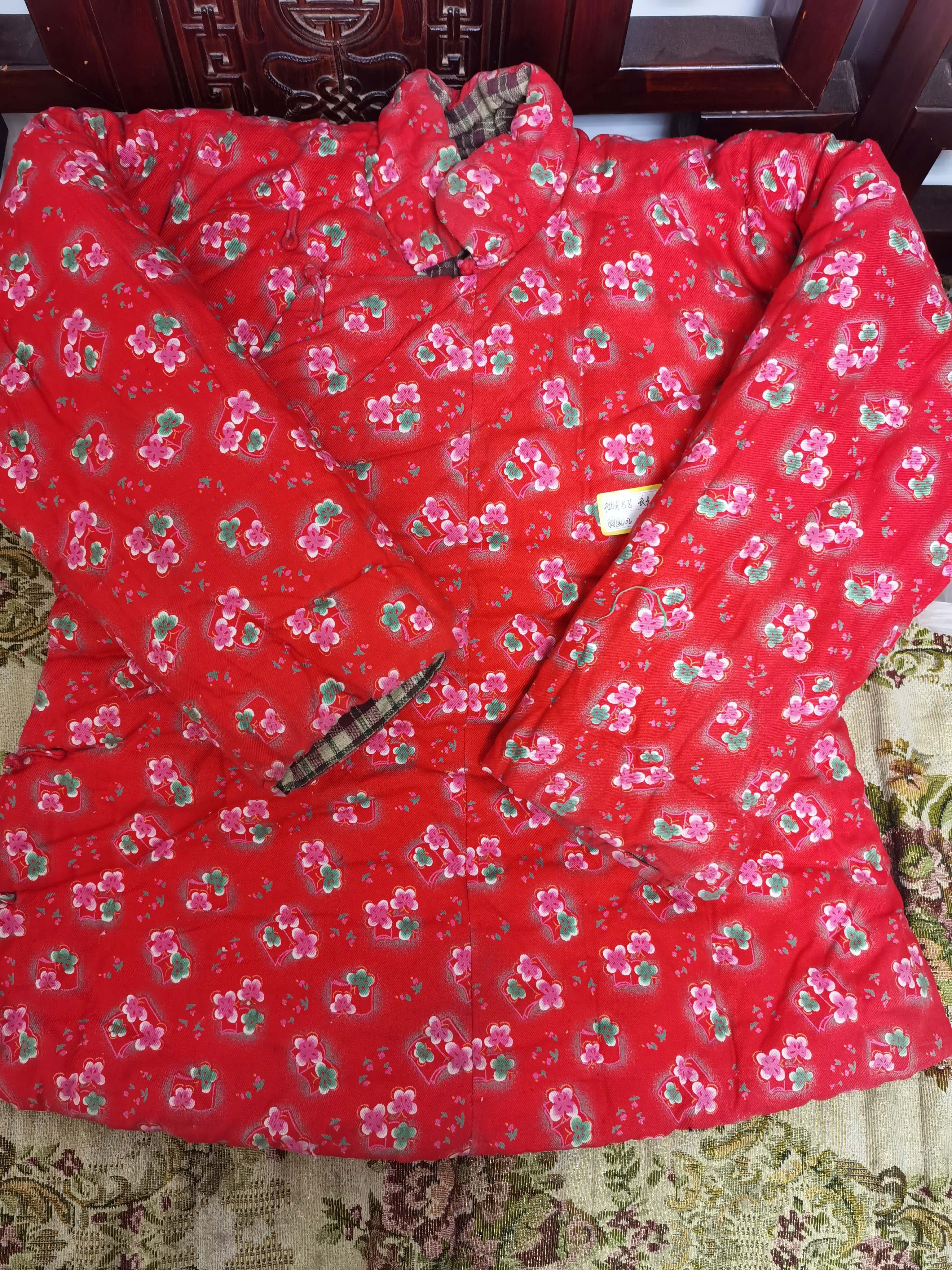 女士大襟棉袄，红色中国风，盘扣