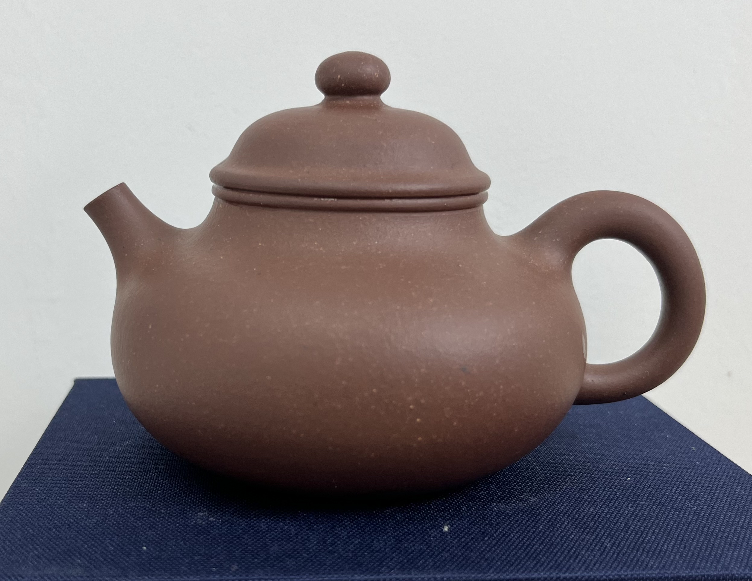 容天壶，黄龙山零添加原矿紫泥，全手工制作200cc