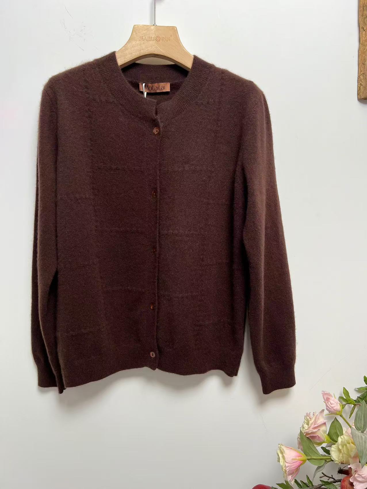 『岁禾』女款秋冬针织减龄百搭慵懒风圆领山羊绒开衫外套(MTT2722)