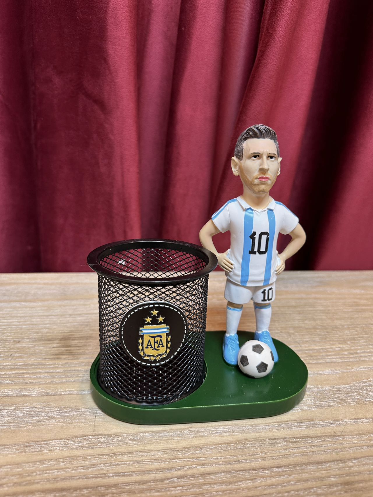 （新疆包邮）足球球星Q版模型创意笔筒桌面摆件商务礼品