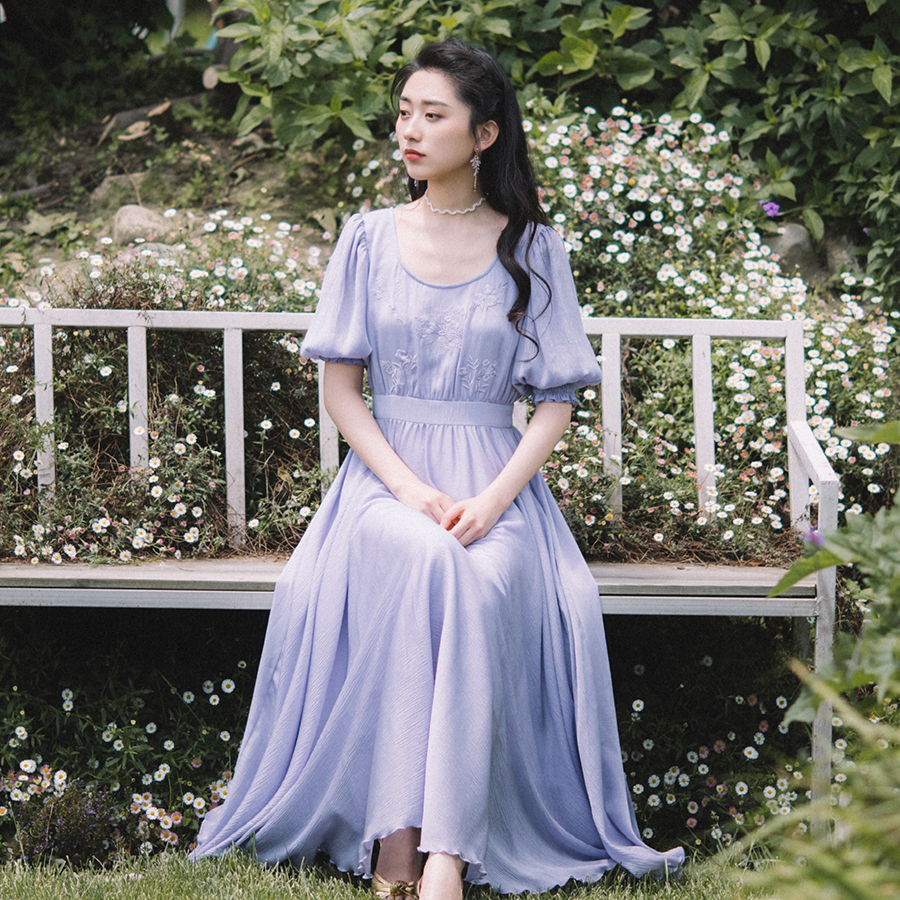 撒哈拉店《矜贵的你》不妥协法式复古刺绣小众淡紫色及裸长裙夏季