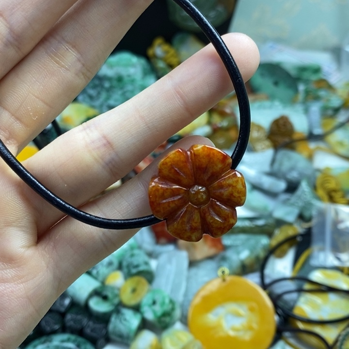 翡翠颈饰未镶嵌吊坠