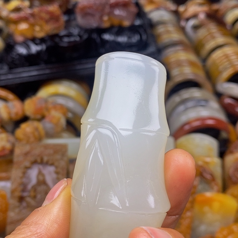 【闪购商品】石英质玉（黄龙玉）颈饰未镶嵌