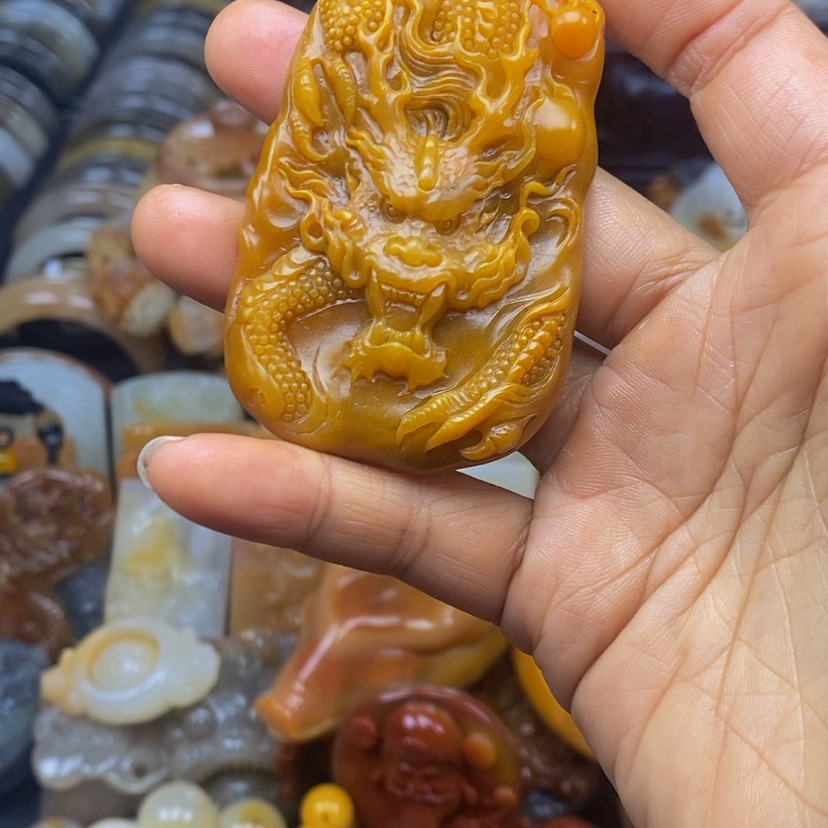 【闪购商品】石英质玉（黄龙玉）颈饰未镶嵌
