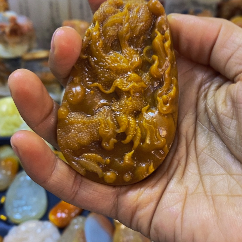 【闪购商品】石英质玉（黄龙玉）颈饰未镶嵌