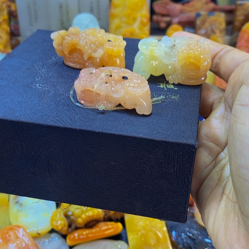 【闪购商品】石英质玉（黄龙玉）颈饰未镶嵌