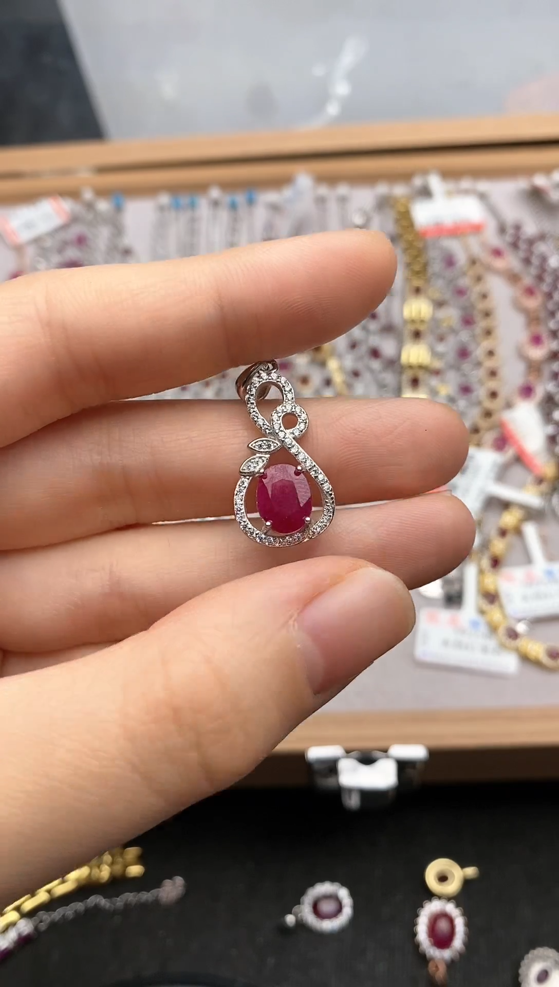 【闪购商品】红宝石吊坠(赠链)银S925镀金镶嵌吊坠