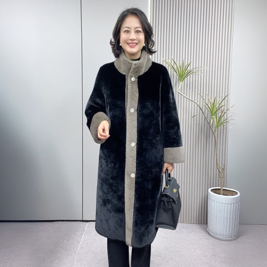 23151冬季时尚简约妈妈装宽松保暖舒适百搭长款大衣外套