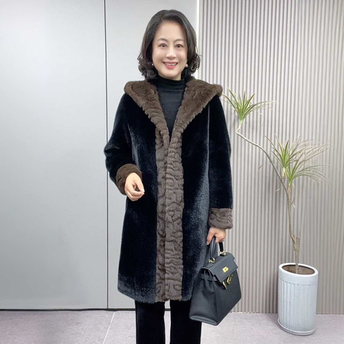 24186冬季时尚简约妈妈装宽松气质连帽长款大衣外套