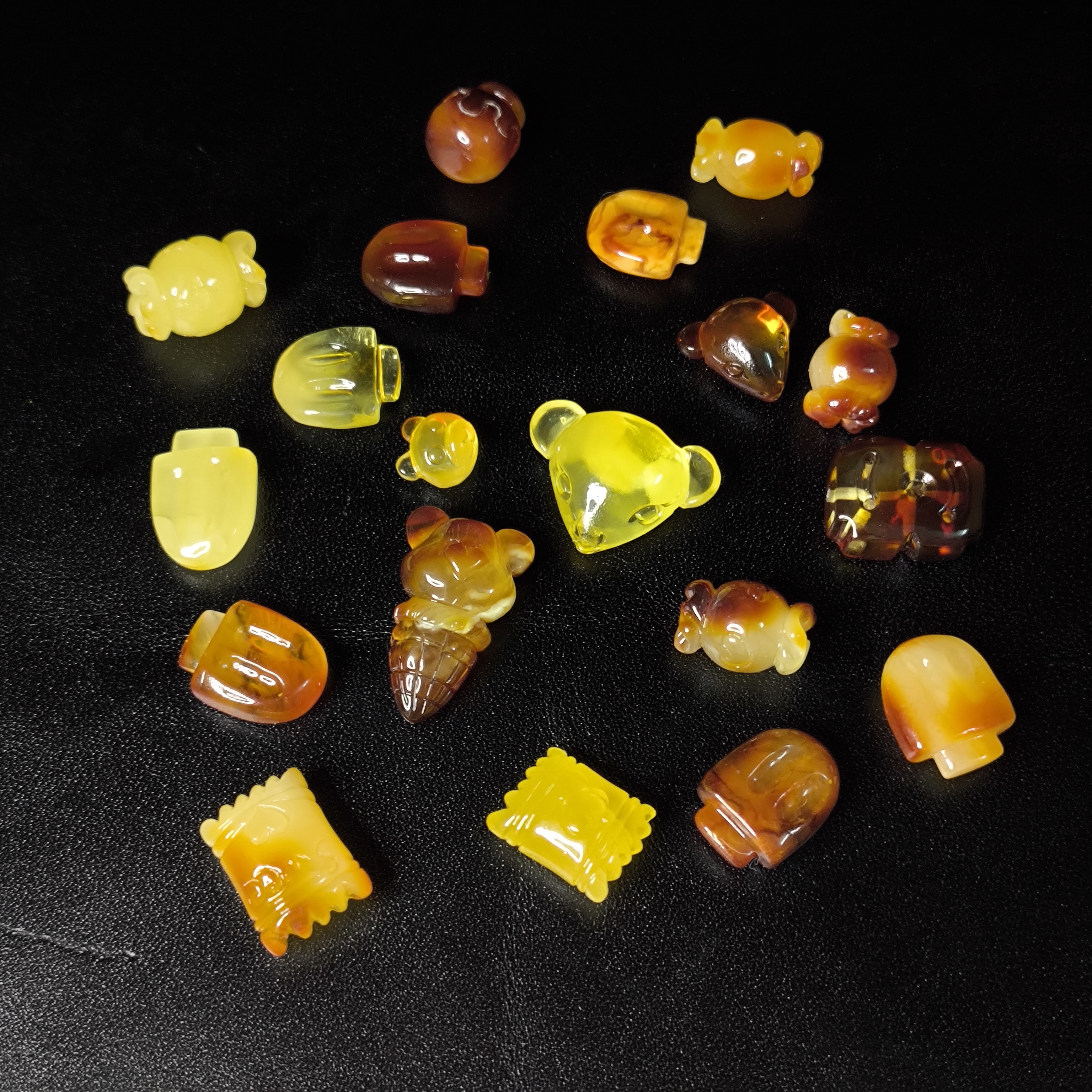 天然琥珀蜜蜡雕刻件雪糕戒指文玩手串配饰小滴溜 打孔联系客服