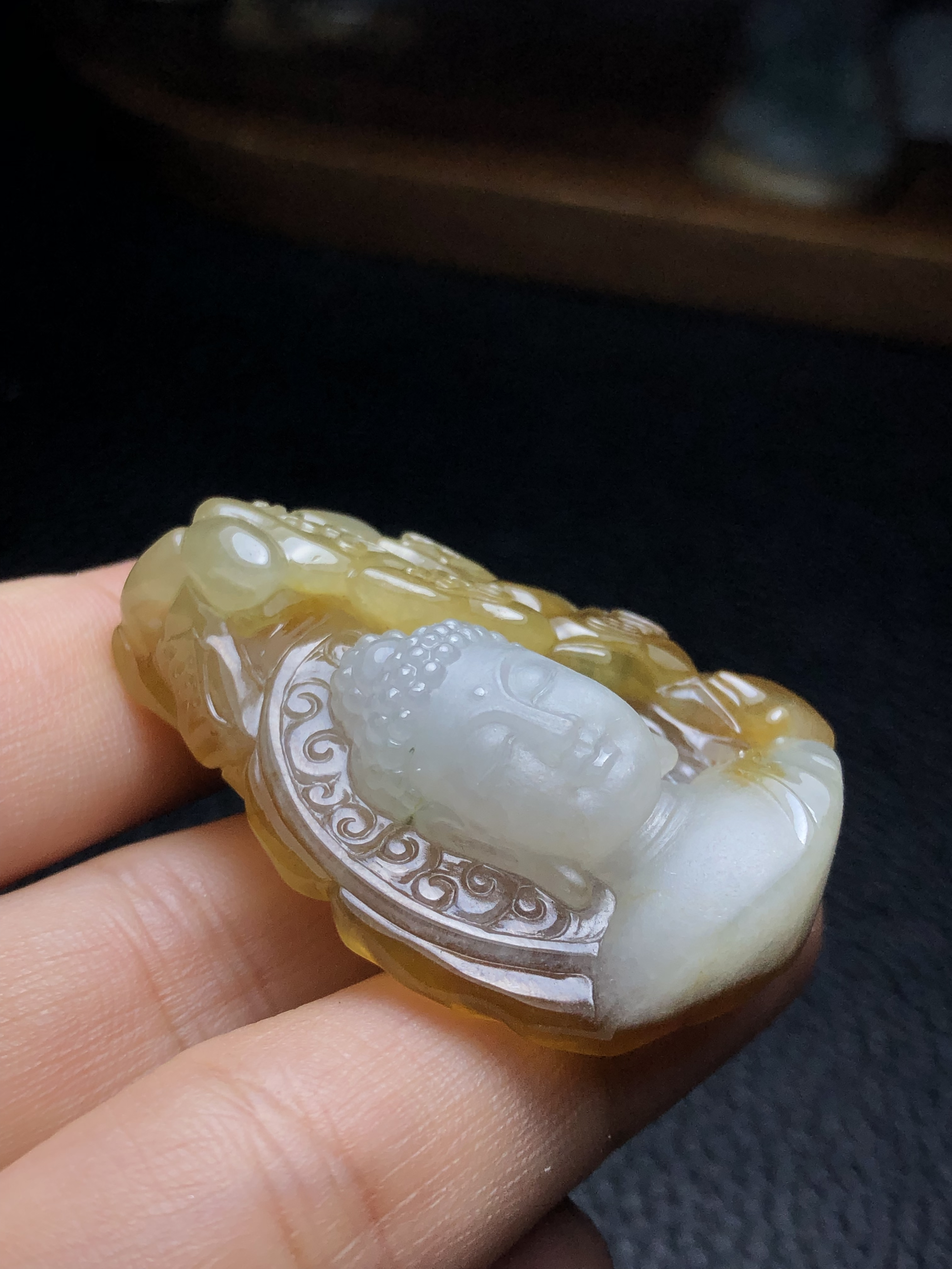 天然翡翠A货 冰黄雾巧雕 大日如来 宝宝女士雕刻精美高冰精雕气