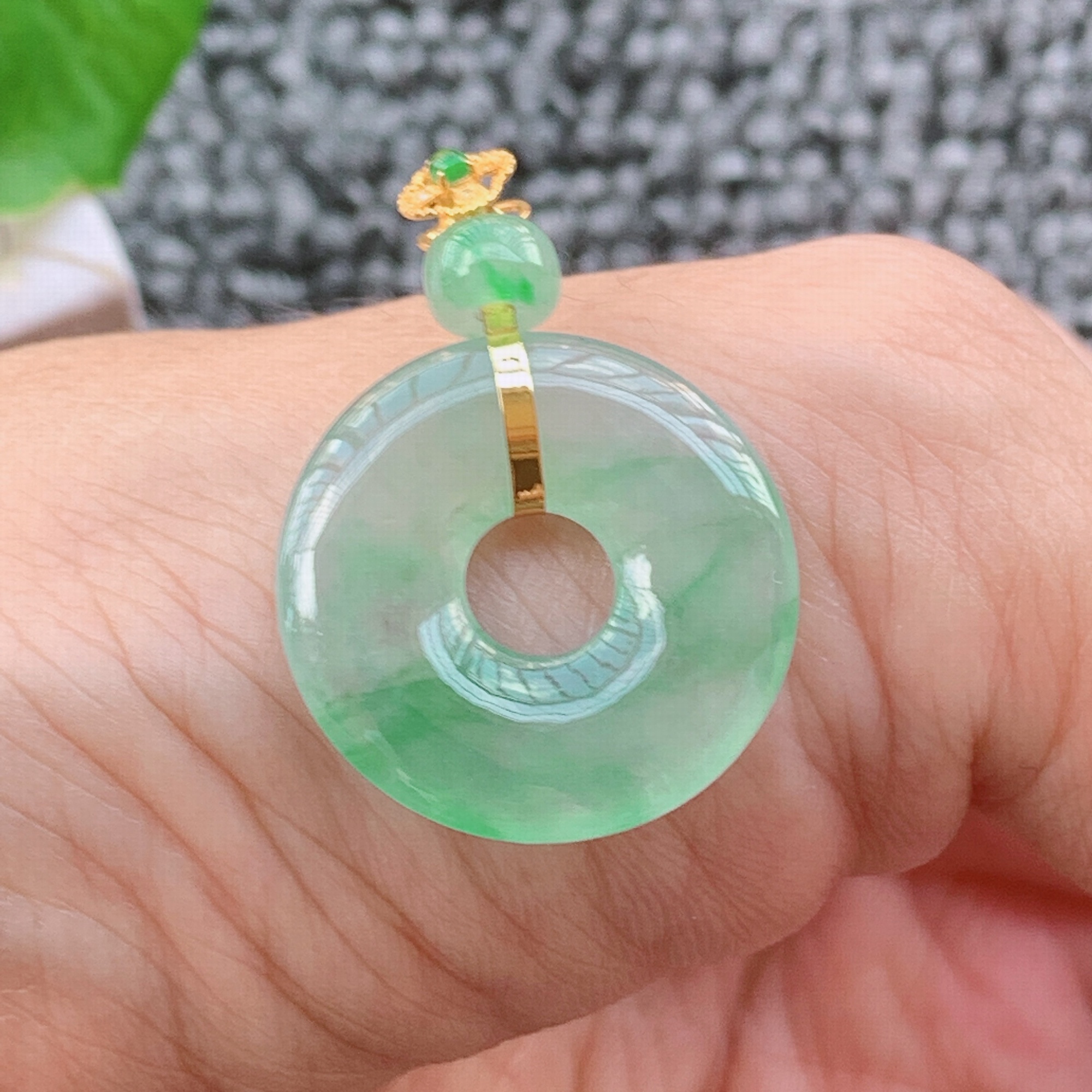 天然A货翡翠冰润飘绿甜甜圈18k金吊坠正品翡翠玉石平安扣挂件
