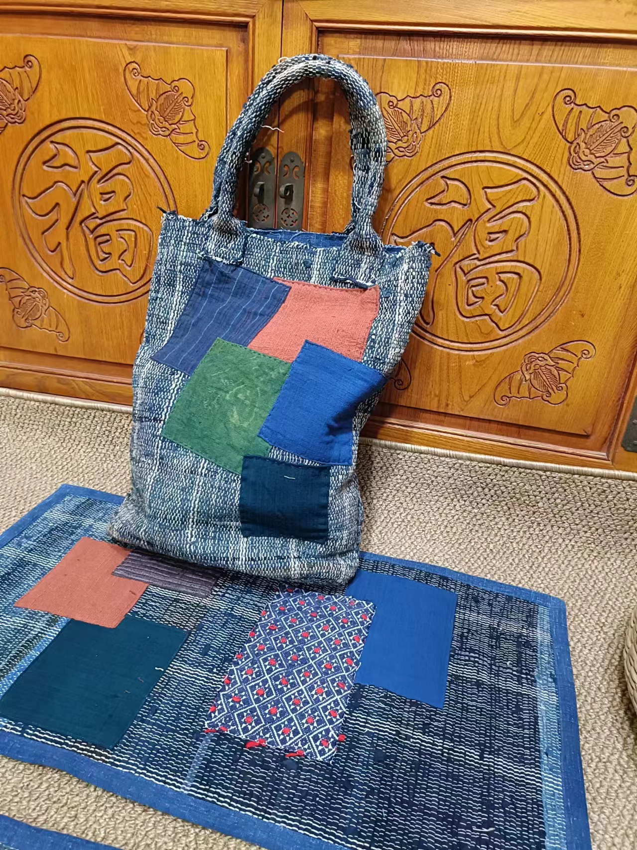 手工制作镂空补丁手提包