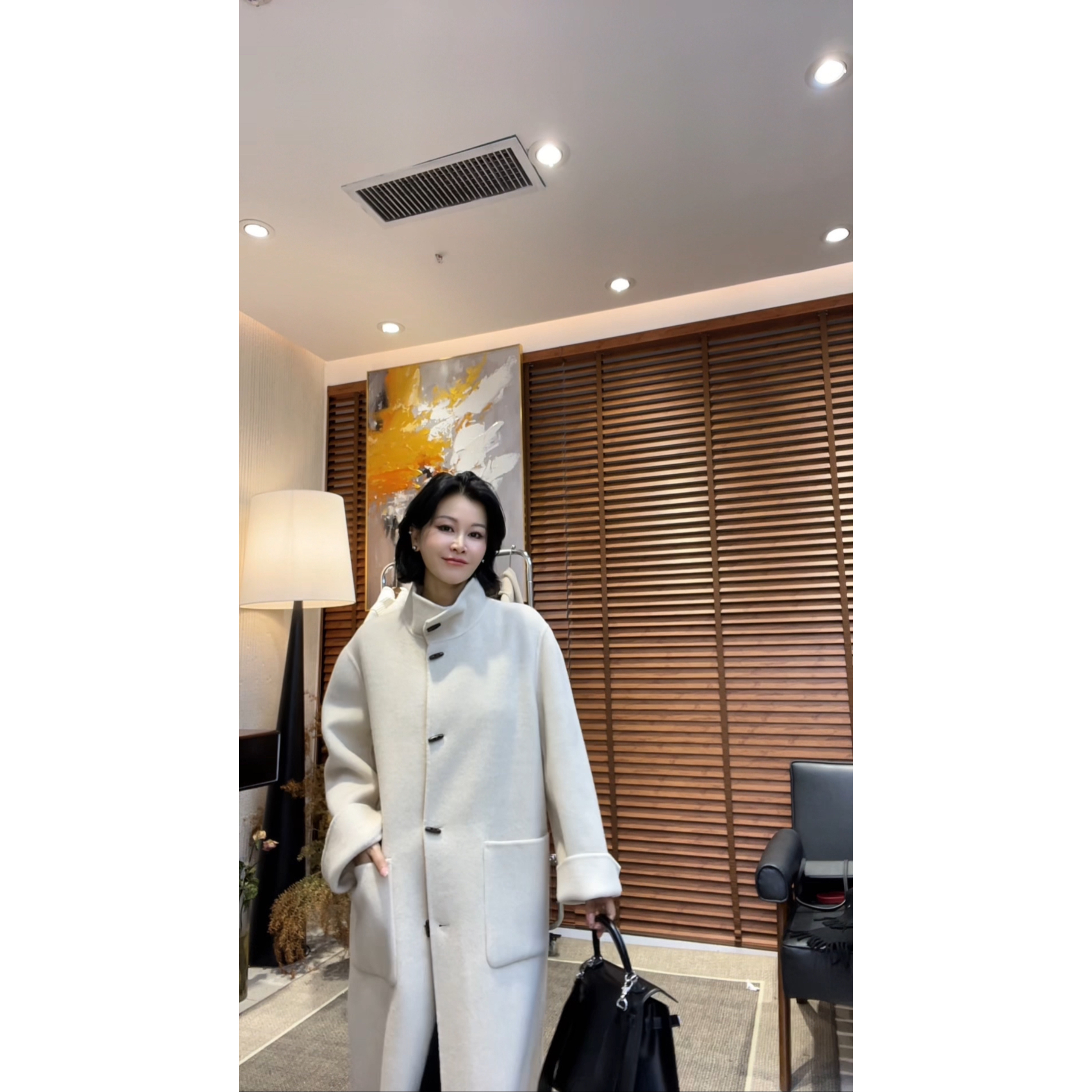 MISS MIN  S247024 反季新冬季牛角扣羊毛骆驼绒大衣立领长款外套