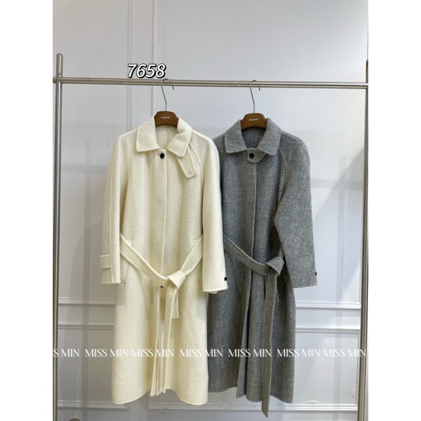 MISS MIN   7658反季冬法式纯色颗粒高级感复古立领排扣收腰大衣