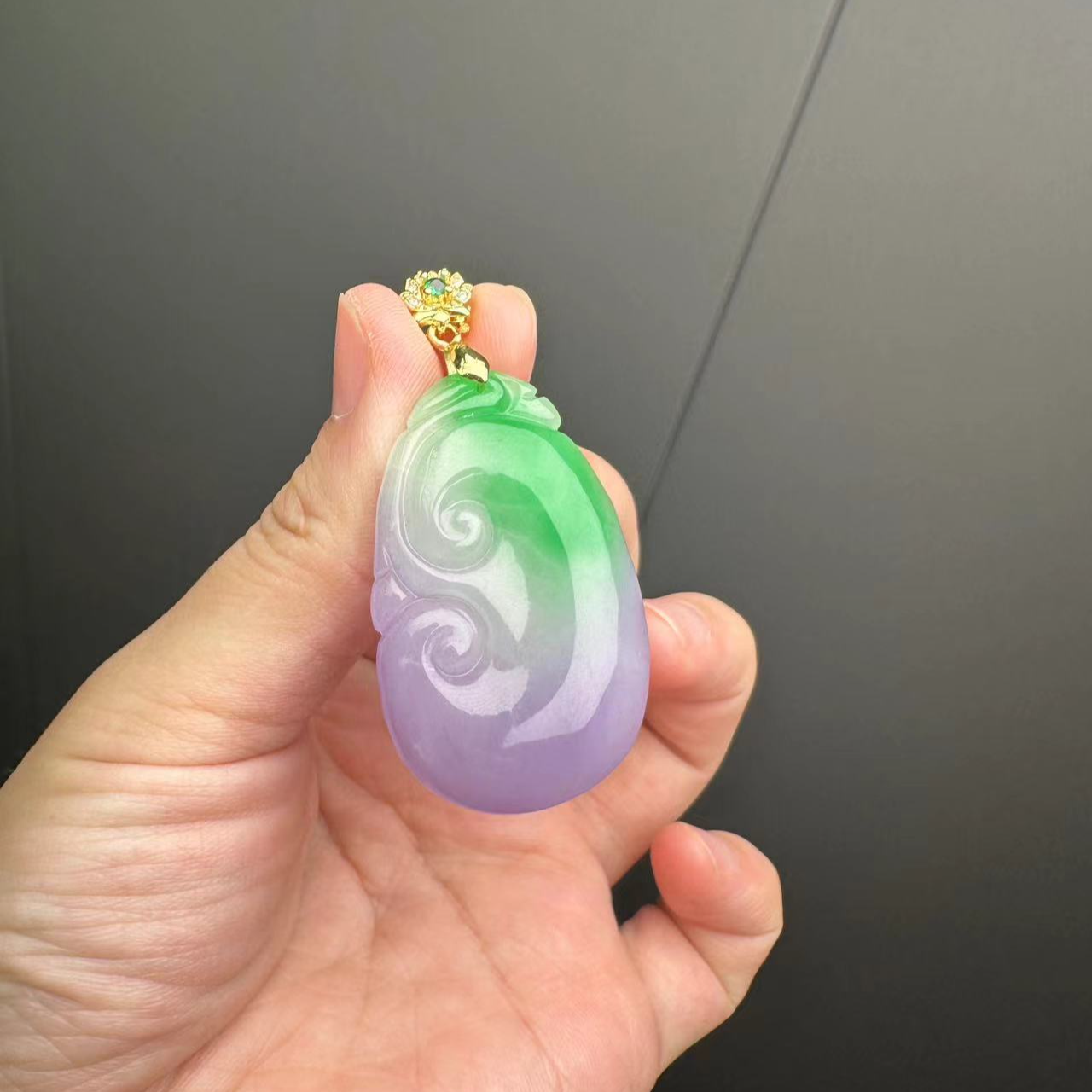 翡翠春带彩如意吊坠14K金