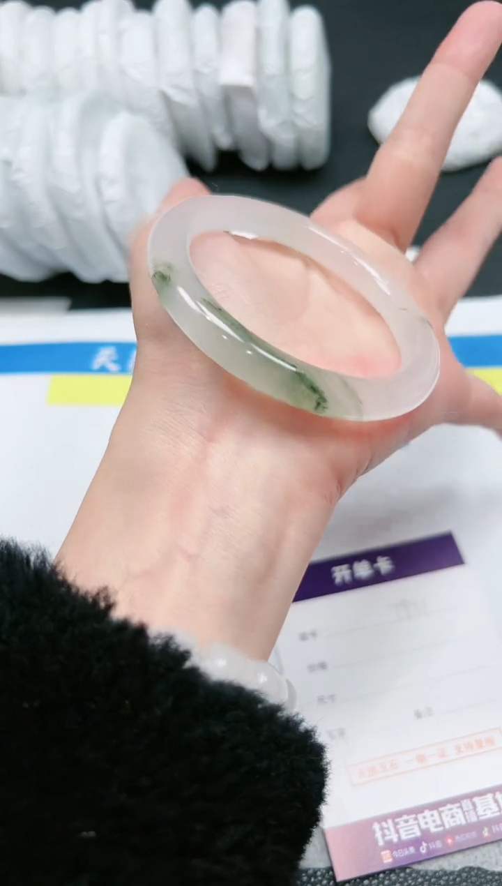 【闪购商品】石英质玉手镯未镶嵌T971