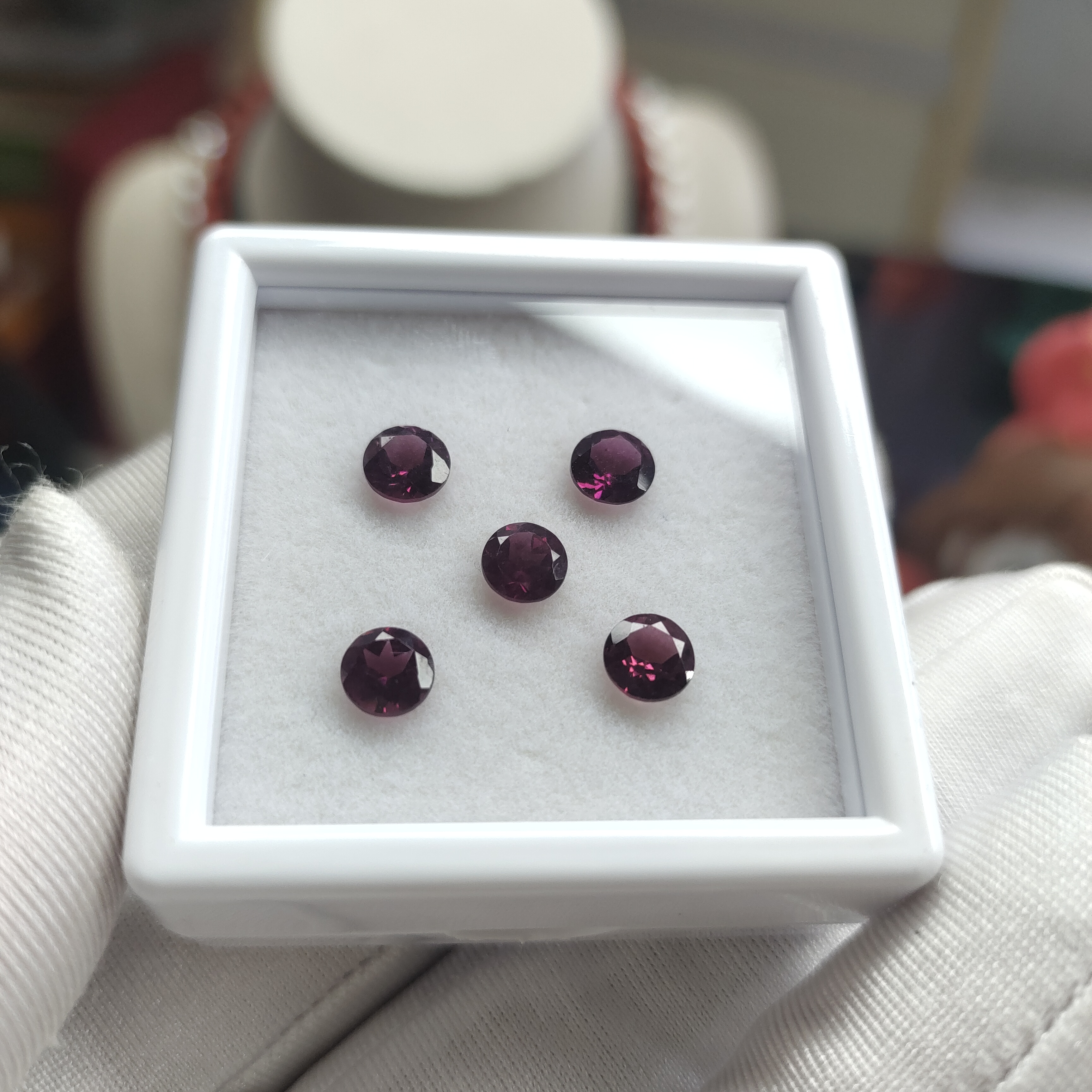  天然镁铝石榴石，卡五毫米五颗一组放漏福利价