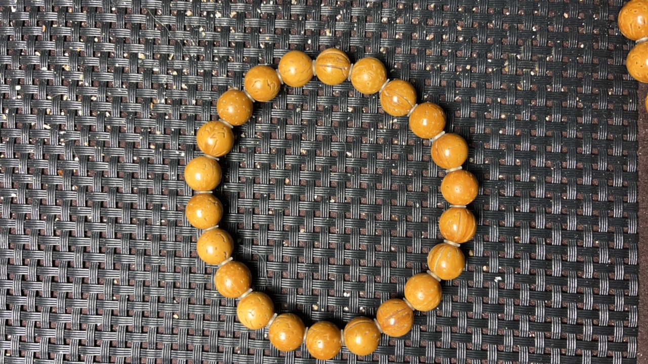 9尺寸野生桃核手串