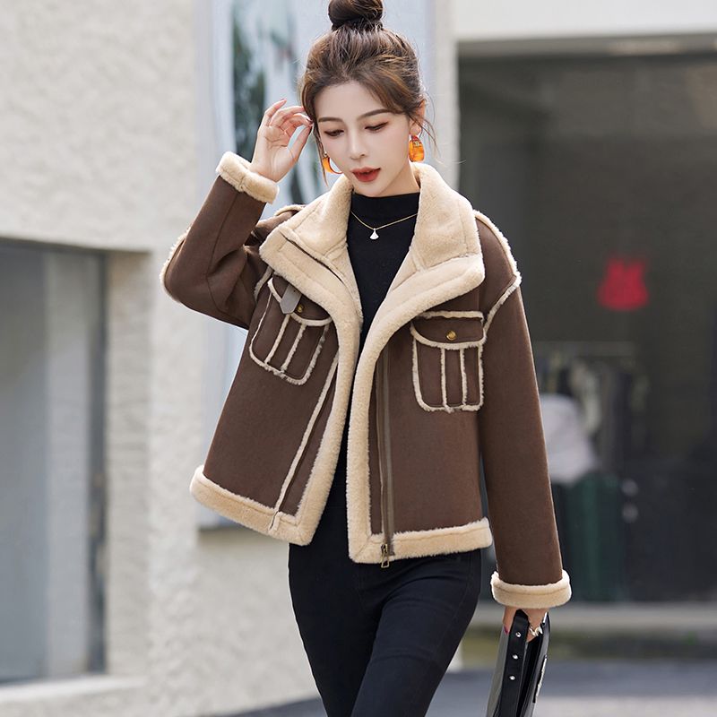 啄木鸟皮毛一体女款外套2023冬季新款仿羊羔绒加厚短款仿麂皮绒机