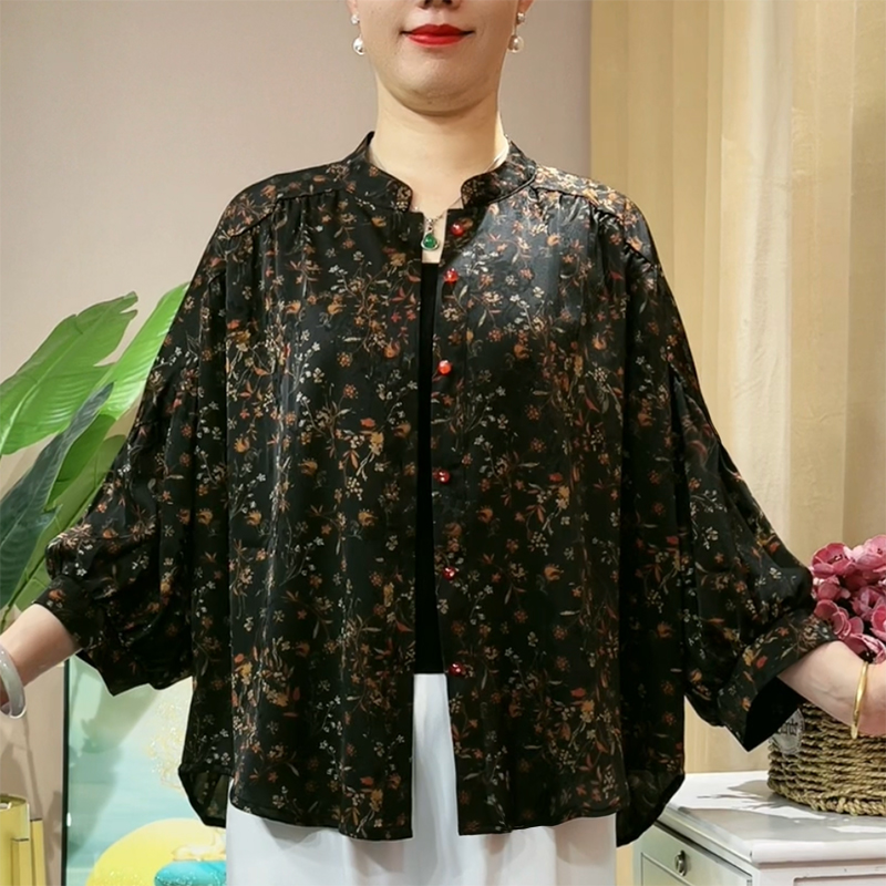 妈妈春季薄款洋气衬衫中老年女装大码百搭蝙蝠袖时尚开衫碎花衬衣