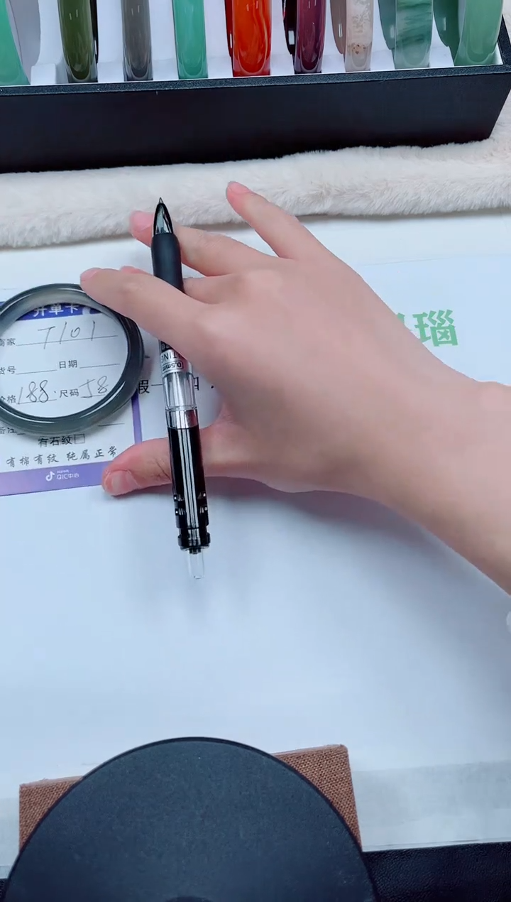 【闪购商品】石英质玉手镯未镶嵌T101