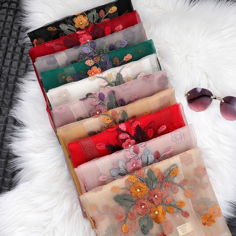 微瑕 刺绣时尚百搭围巾保暖御寒披肩