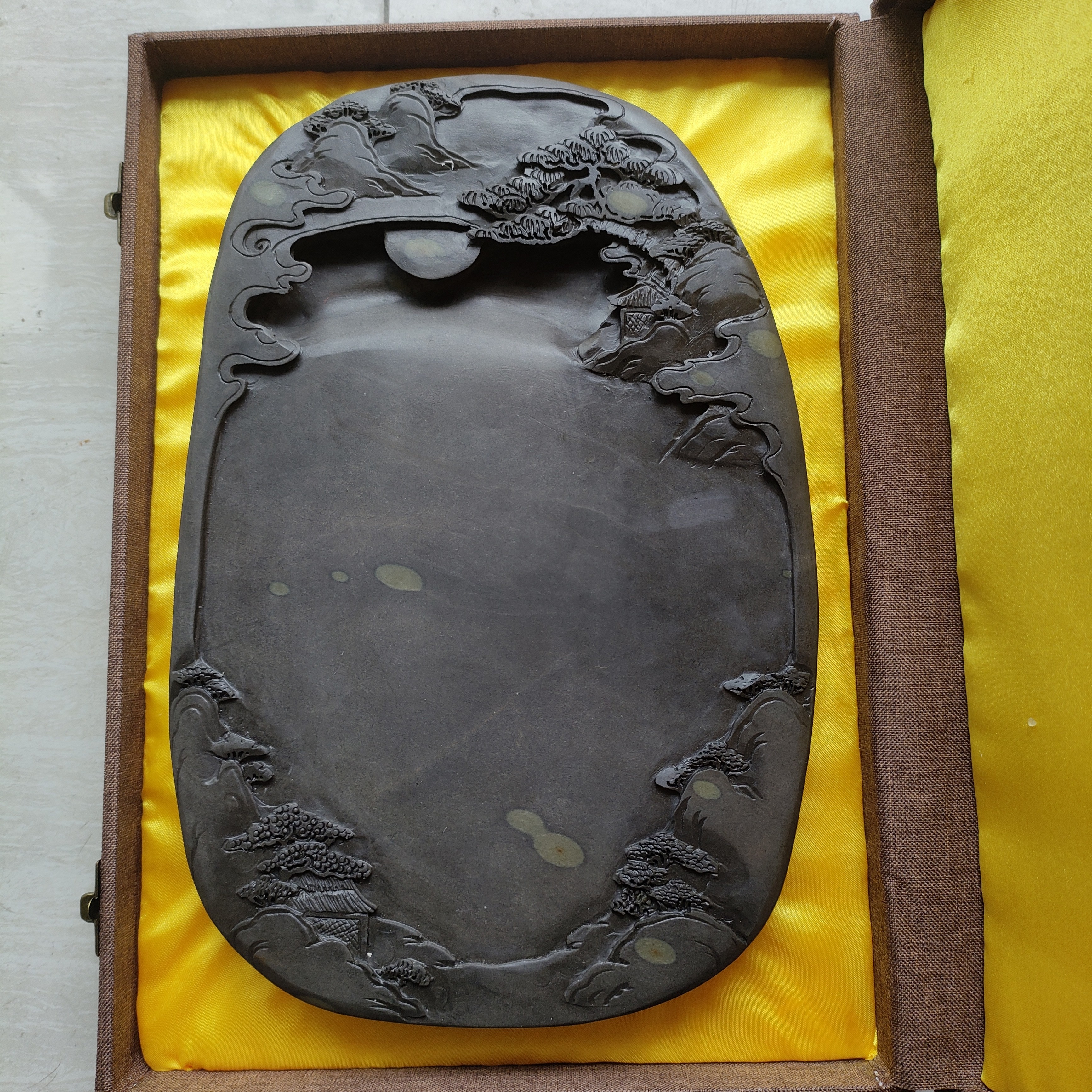 肇庆端砚梅花坑  石质细润 天然石眼  尺寸26.5Ⅹ17.6X3.8Cm