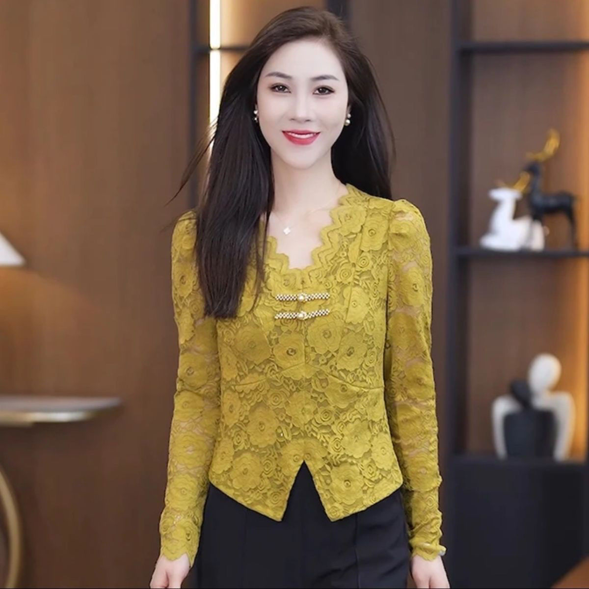 元素多 2025法式设计感小众修身显瘦花边v领气质长袖蕾丝上衣