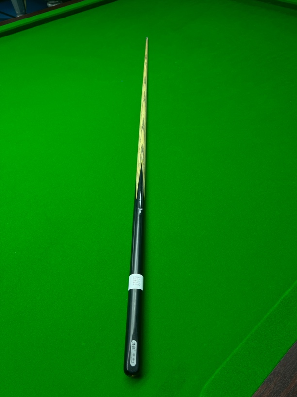 野豹准神1台球杆整体成色9成新往上轻微使用痕迹送杆盒加长把