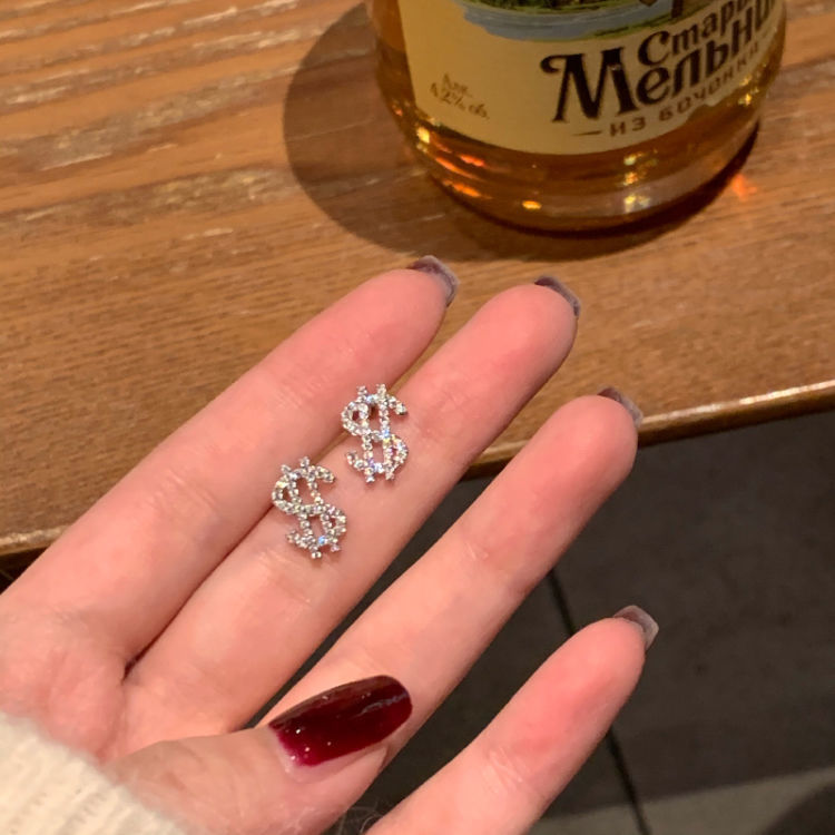 钱多多小巧个性耳钉2023年新款潮小众设计感耳环时尚百搭优雅耳饰