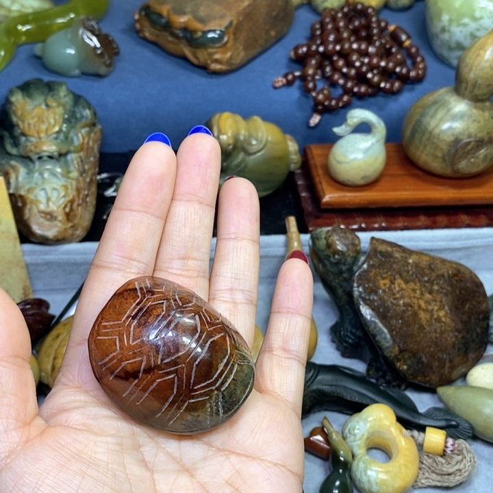 岫岩河磨玉（透闪石质玉）把件未镶嵌