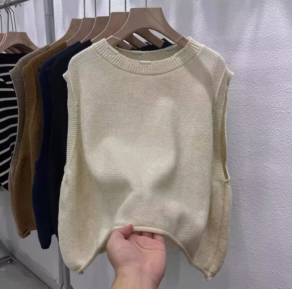 圆领针织马甲女秋季新款2024韩版宽松设计感小众无袖毛衣背心