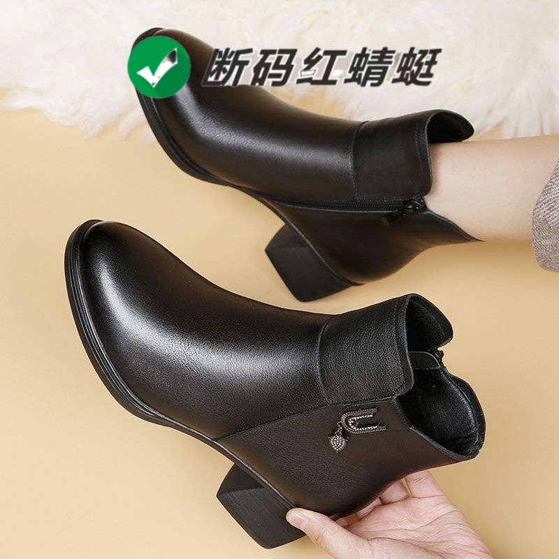 妈妈鞋子棉鞋女软皮软底秋冬短靴女士靴子新款加绒皮鞋中