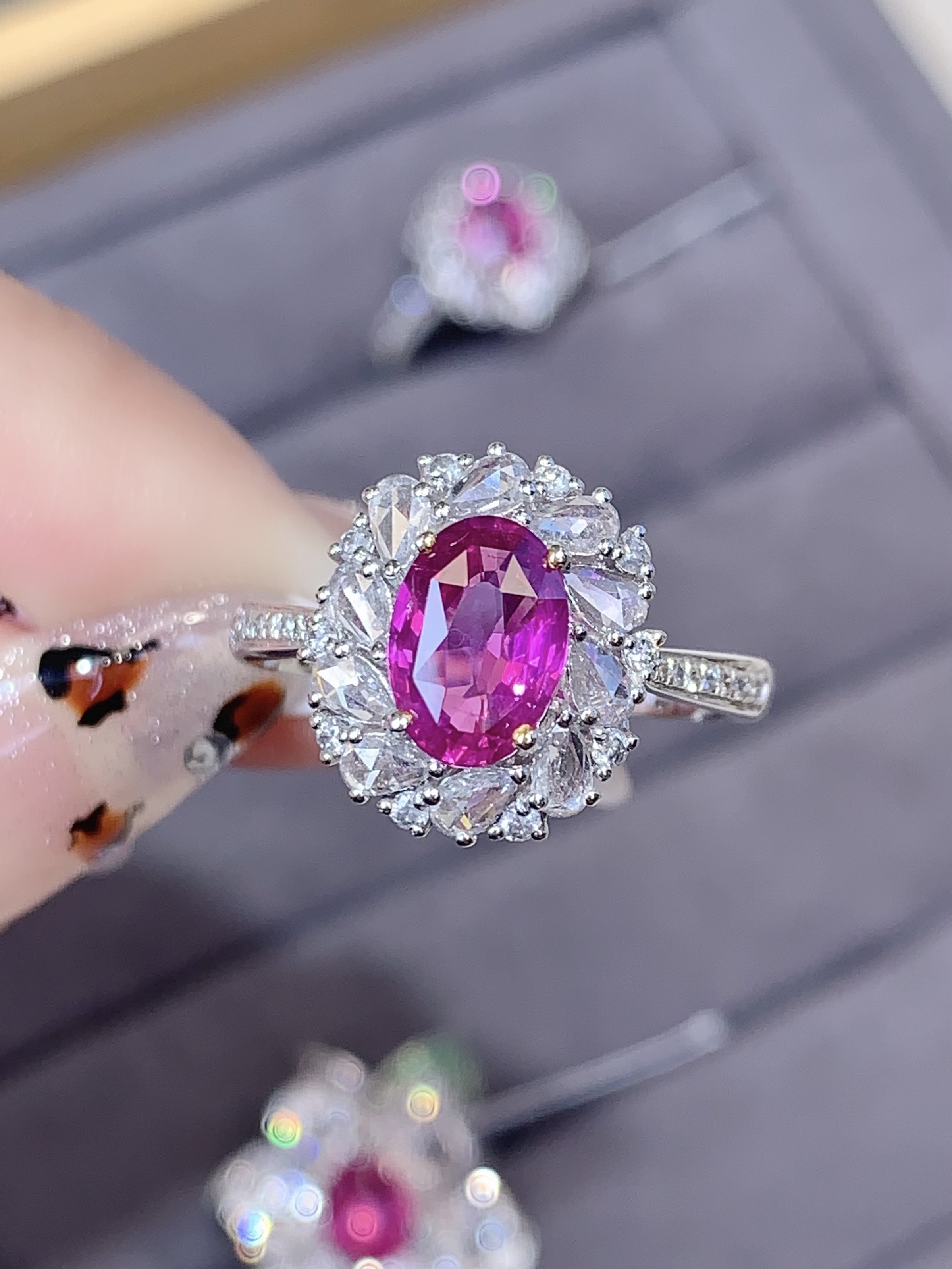 天然18k金无烧帕帕拉恰戒指CGRL证书