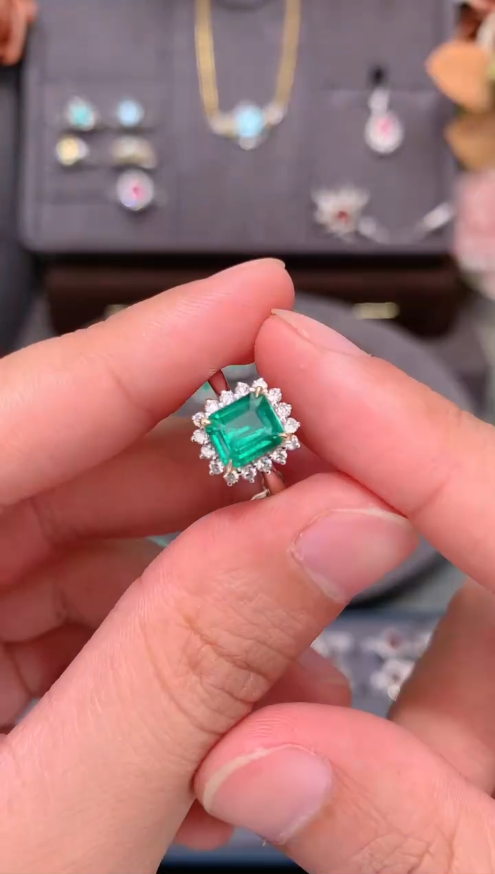 【闪购商品】祖母绿戒指18K金镶嵌1.48ct