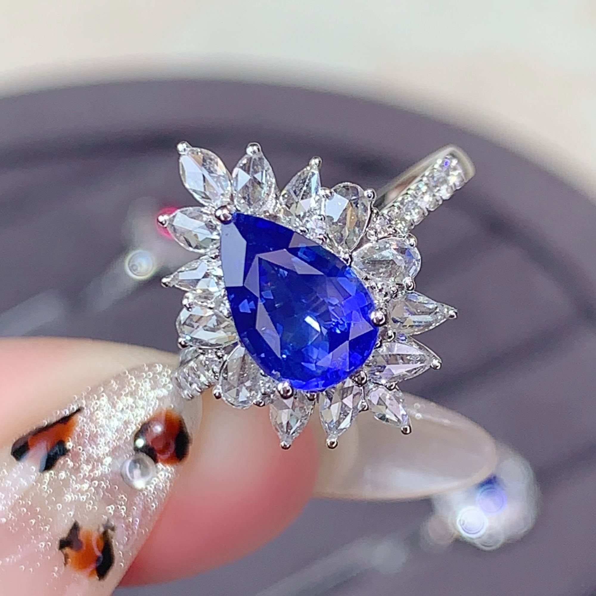 18k金蓝宝石戒指 CGRL证书 矢车菊