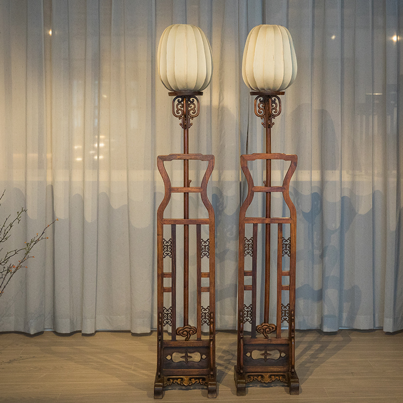 清代 黄花梨卷草纹灯台（一对） 古董家具