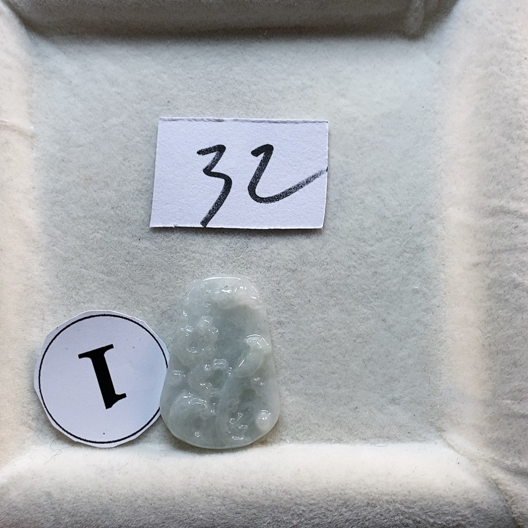 翡翠挂件未镶嵌喜上眉梢