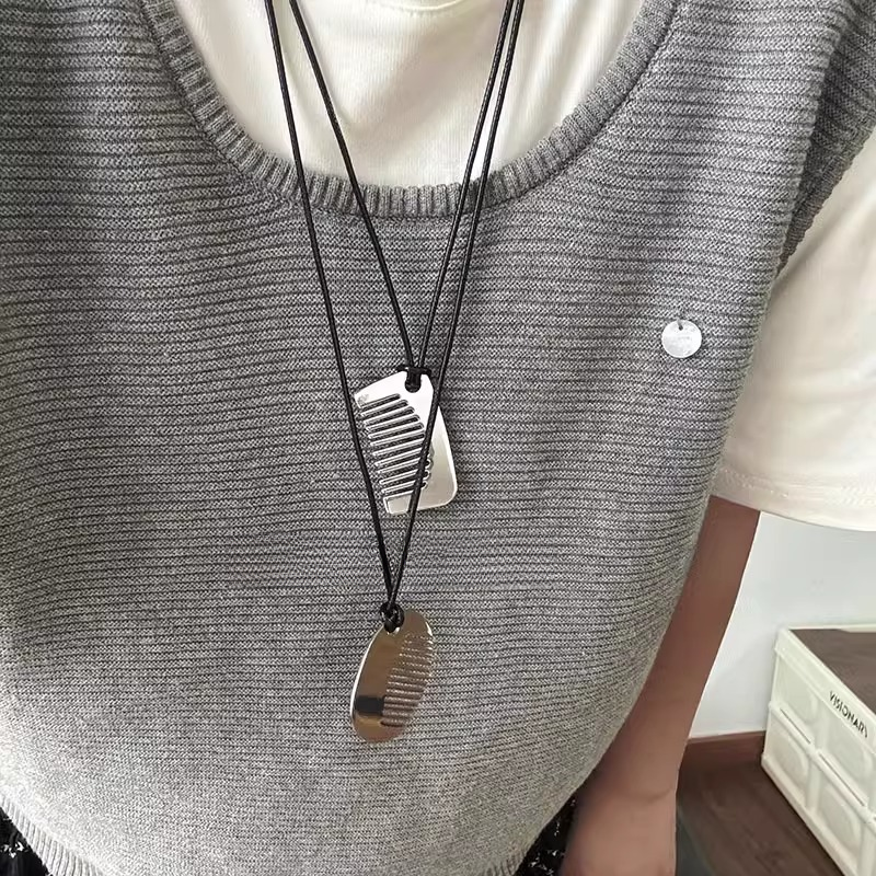 钛钢项链 小众设计银色梳子吊坠项链长款毛衣链挂脖配饰一梳百顺